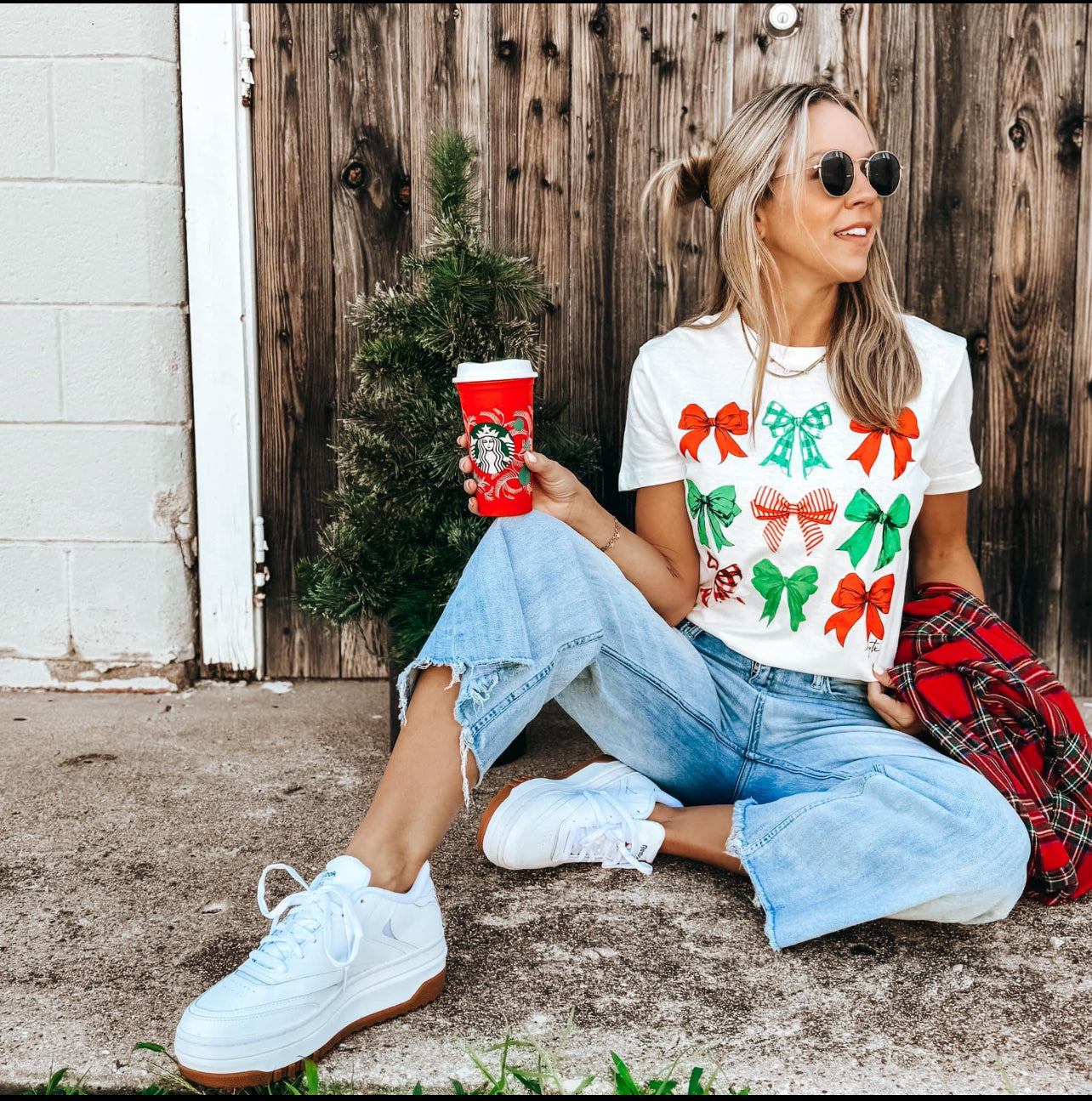 Festive Bow Graphic tee