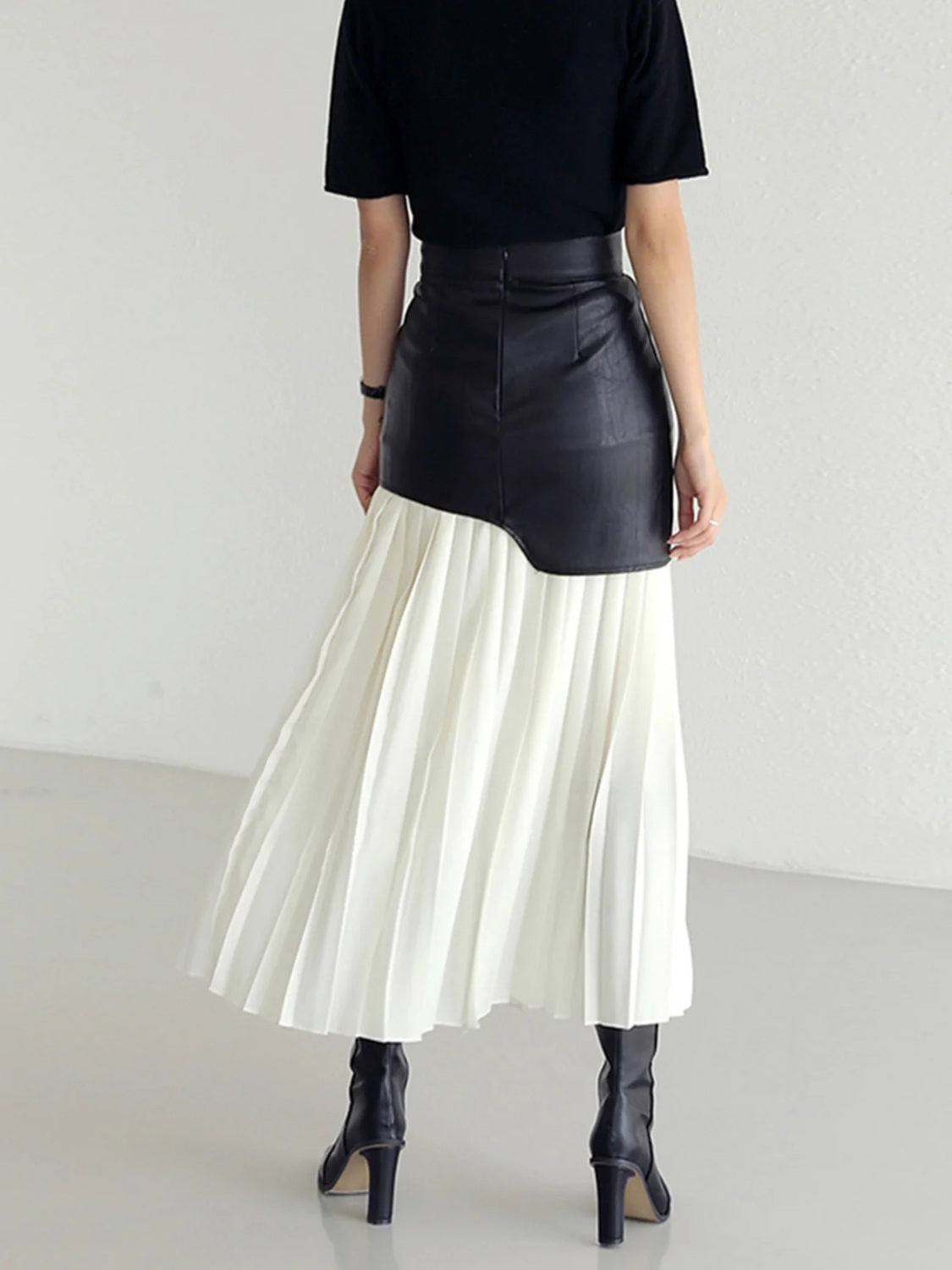 Pleated Contrast High Rise Skirt